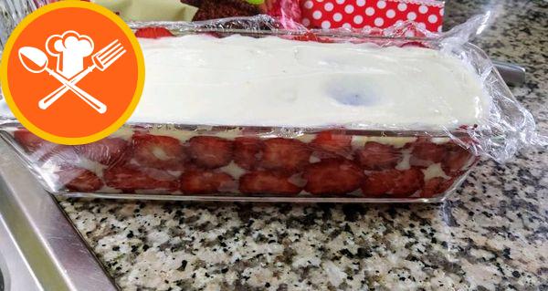 Strawberry Baton Cake-9249918-080559