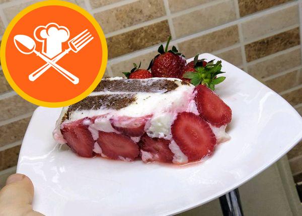 Strawberry Baton Cake-9249918-080504